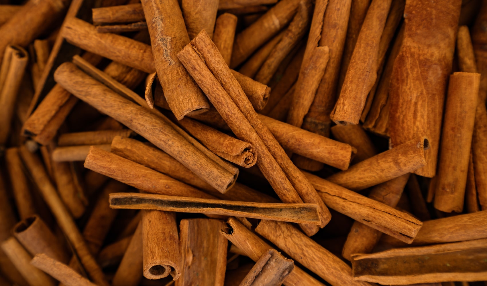 Selección de decants y perfumes seductores con notas de canela y especias.