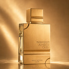 Frasco de Haramain Amber Oud Gold Edition, perfume unisex con notas afrutadas, dulces, ámbar y almizcle.