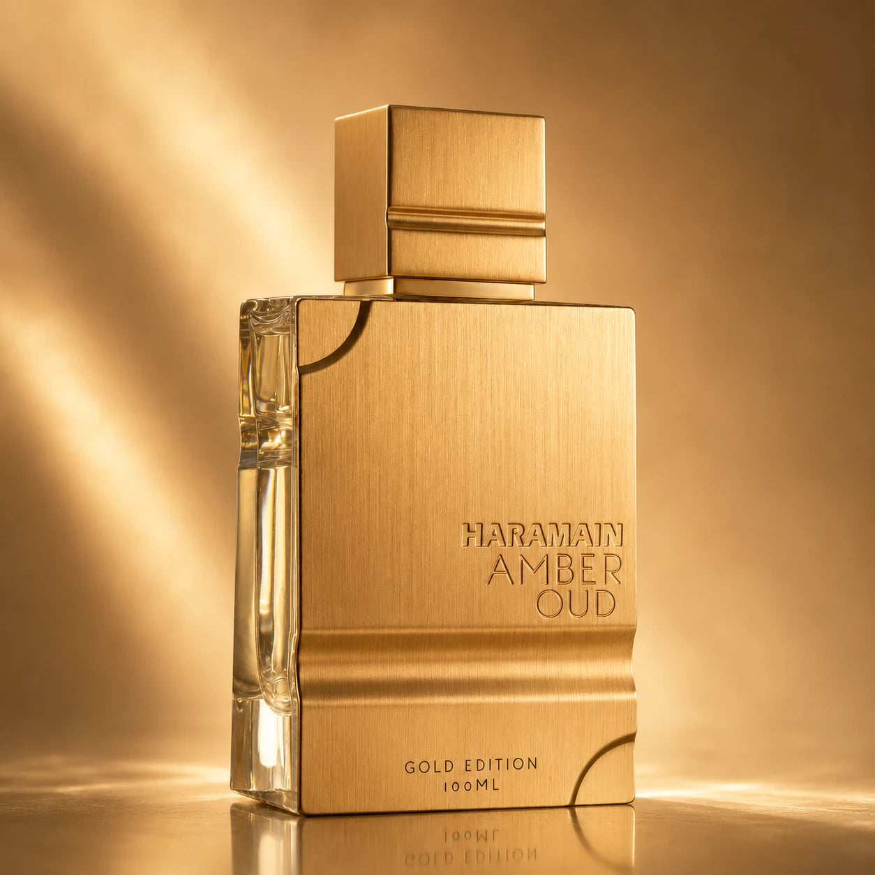Frasco de Haramain Amber Oud Gold Edition, perfume unisex con notas afrutadas, dulces, ámbar y almizcle.