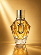 Lujoso frasco dorado facetado del perfume Million Gold For Her.