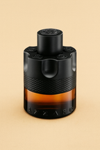 Decant original Azzaro The Most Wanted Parfum, perfume intenso con estela magnética en muestra.