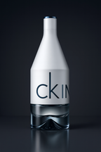 Muestra decant Calvin Klein CK IN2U Him, perfume fresco y joven en formato muestra.